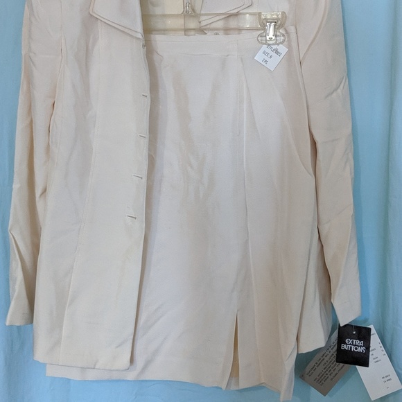 Skirt and Jacket suit with tags - Picture 3 of 3